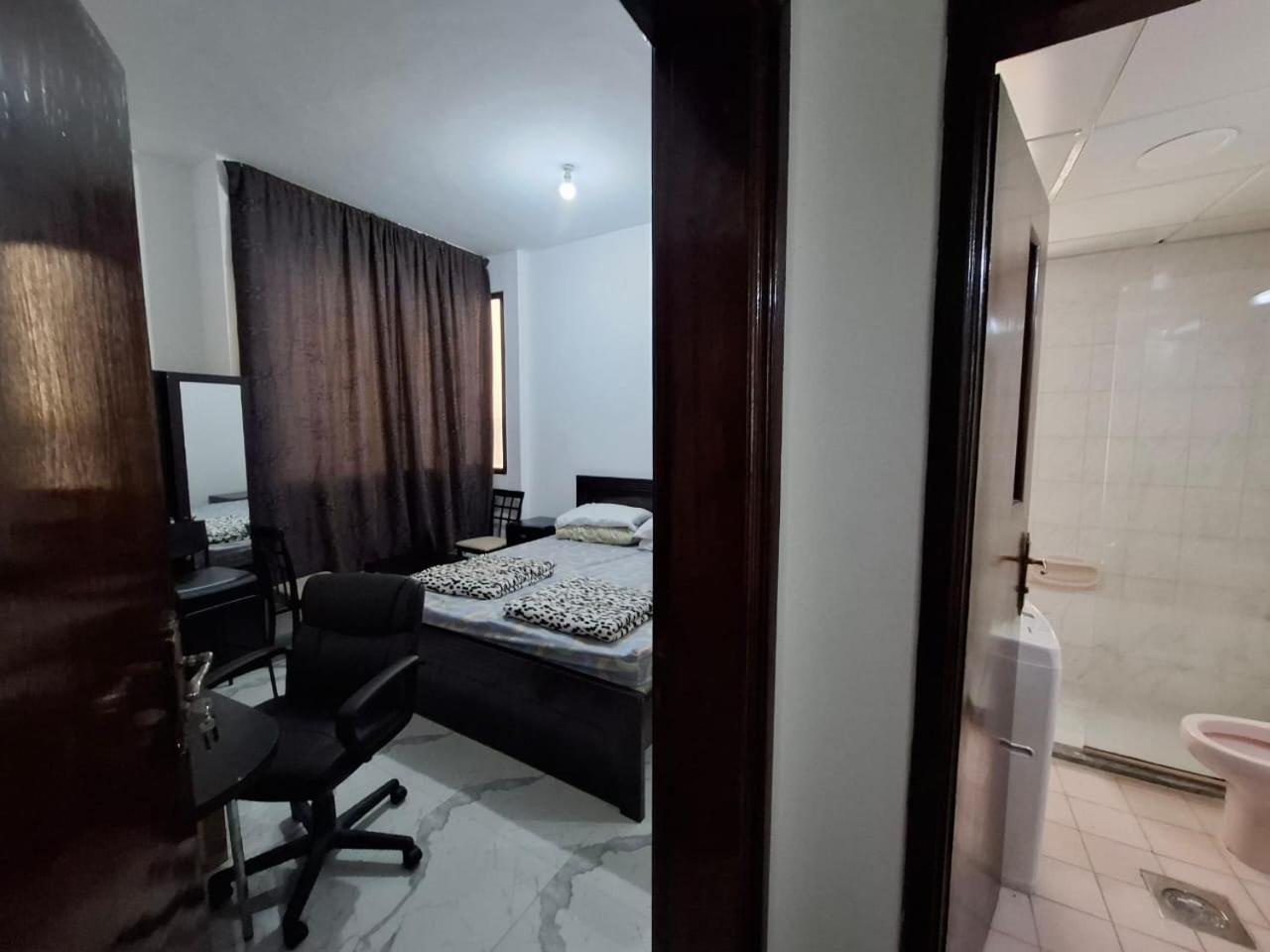 Homestay Thrifty Shared Toilet Abu Dhabi